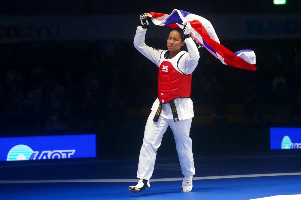 Võ sĩ Thái Lan Chareewan nhận HCV Taekwondo ở SEA Games 2025 sau khi đấu xong trận bán kết Võ sĩ Thái Lan Chareewan nhận HCV Taekwondo ở SEA Games 2025 sau khi đấu xong trận bán kết