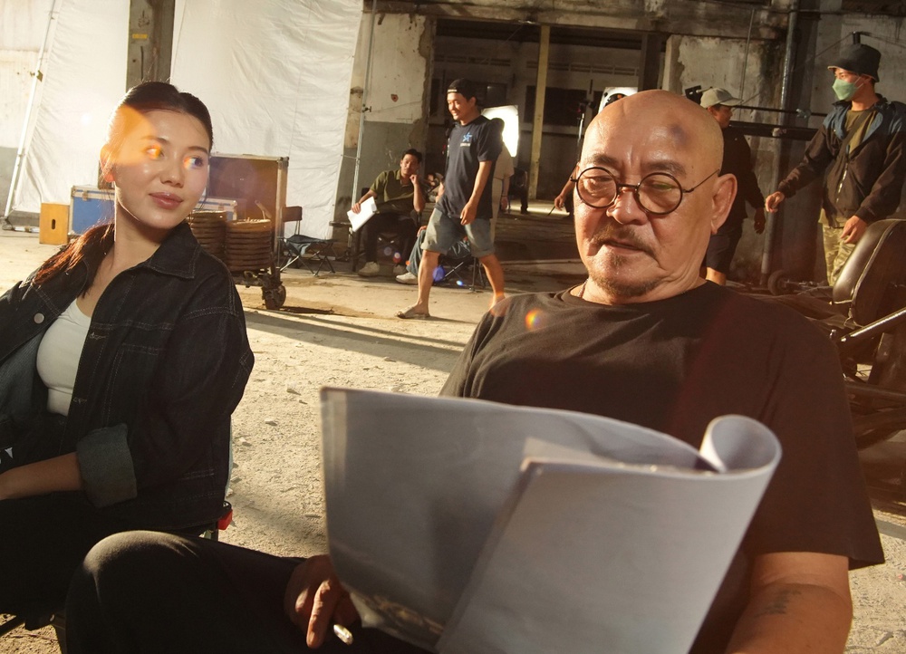 &quot;BỐ GIÀ TRỞ LẠI&quot;: Cú xoay trục ngược dòng táo bạo ở thị trường phim hành động  - Ảnh 2.