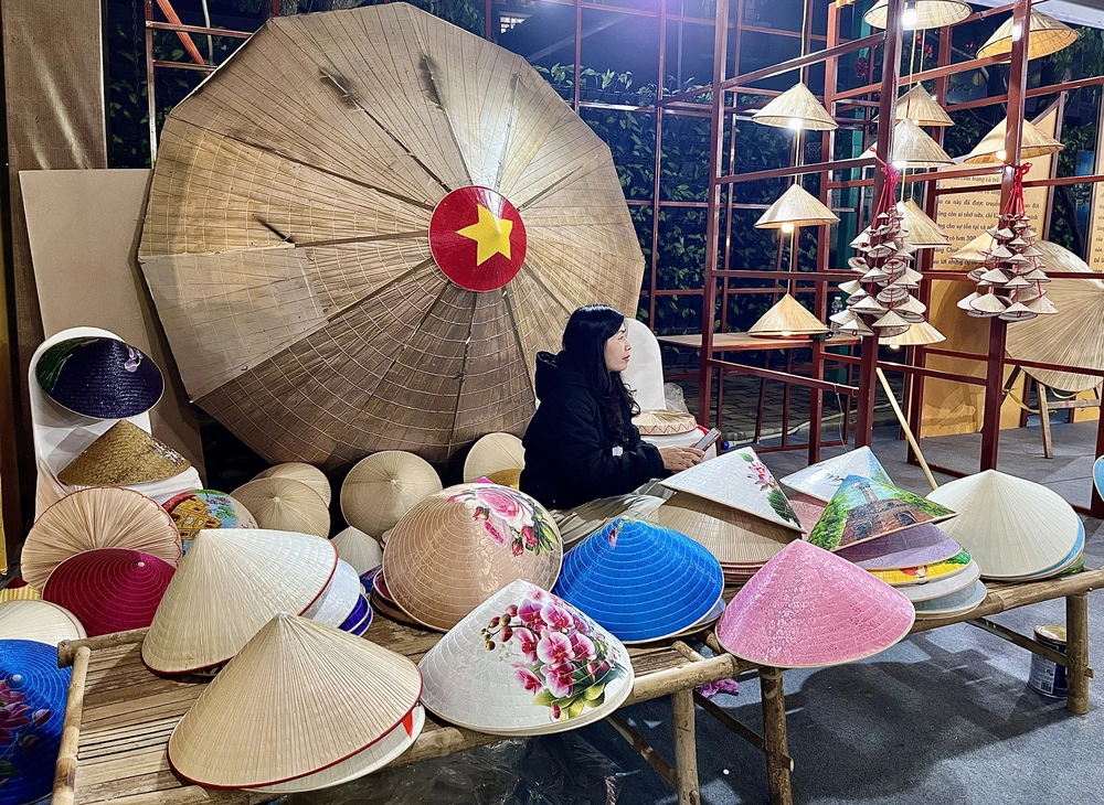 Trải nghiệm ẩm thực và thủ công mỹ nghệ độc đáo tại Hà Nội - Ảnh 2. Trải nghiệm ẩm thực và thủ công mỹ nghệ độc đáo tại Hà Nội - Ảnh 2.