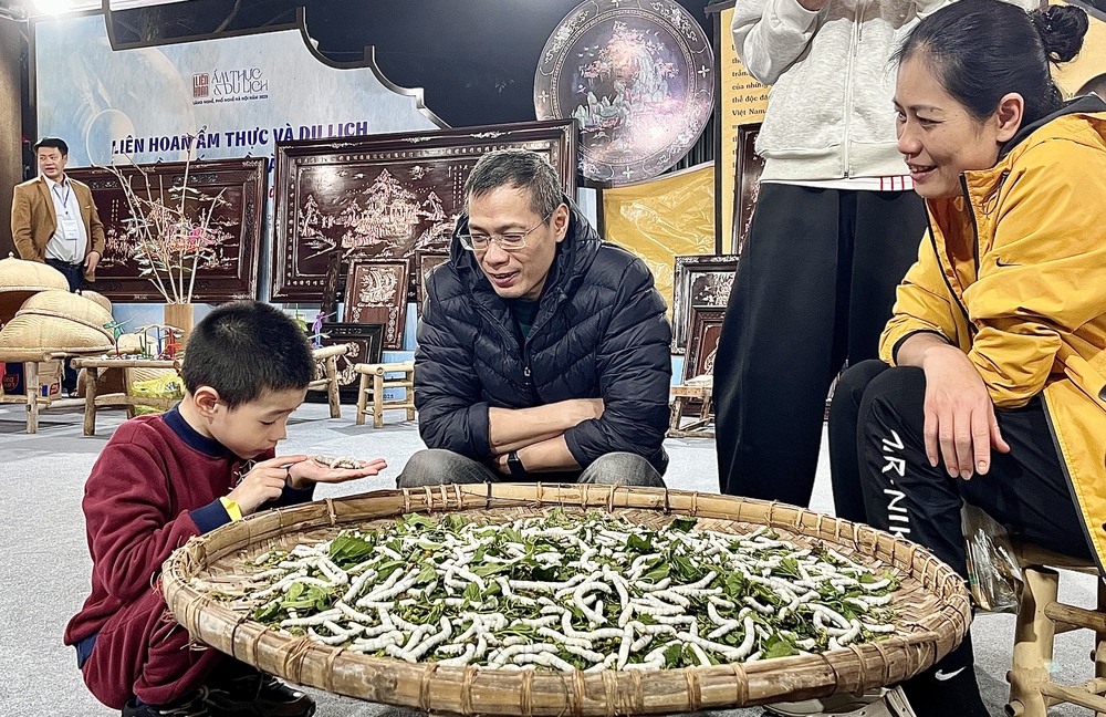 Trải nghiệm ẩm thực và thủ công mỹ nghệ độc đáo tại Hà Nội - Ảnh 5. Trải nghiệm ẩm thực và thủ công mỹ nghệ độc đáo tại Hà Nội - Ảnh 5.