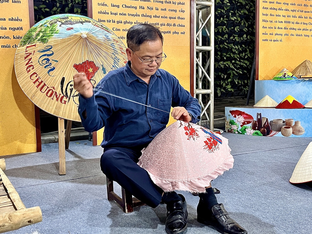 Trải nghiệm ẩm thực và thủ công mỹ nghệ độc đáo tại Hà Nội - Ảnh 3. Trải nghiệm ẩm thực và thủ công mỹ nghệ độc đáo tại Hà Nội - Ảnh 3.