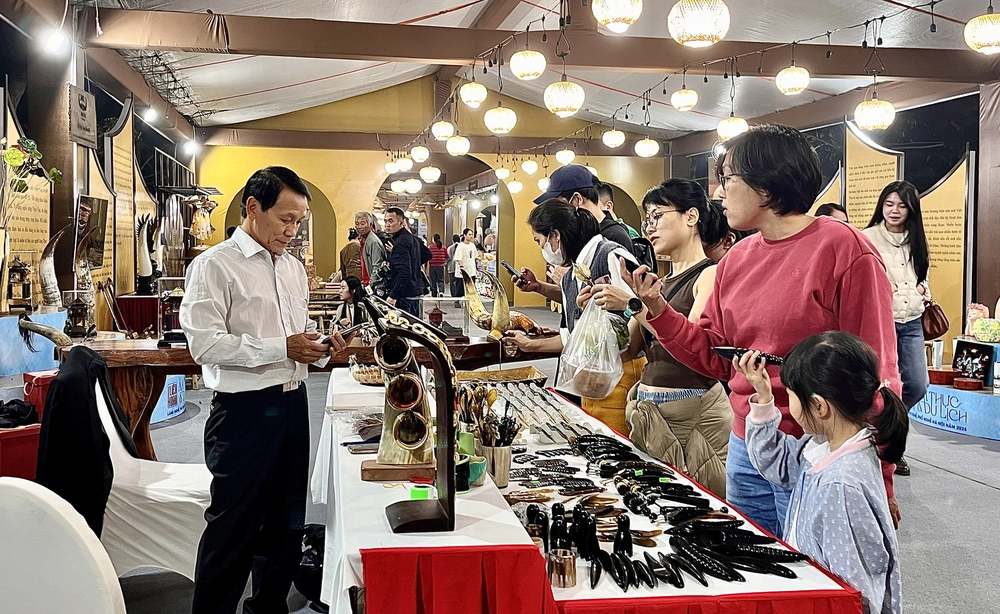 Trải nghiệm ẩm thực và thủ công mỹ nghệ độc đáo tại Hà Nội - Ảnh 11. Trải nghiệm ẩm thực và thủ công mỹ nghệ độc đáo tại Hà Nội - Ảnh 11.