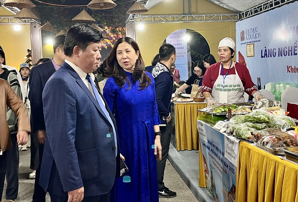 Khai mạc Liên hoan Ẩm thực và Du lịch Làng nghề, Phố nghề Hà Nội 2025 - Ảnh 4. Khai mạc Liên hoan Ẩm thực và Du lịch Làng nghề, Phố nghề Hà Nội 2025 - Ảnh 4.
