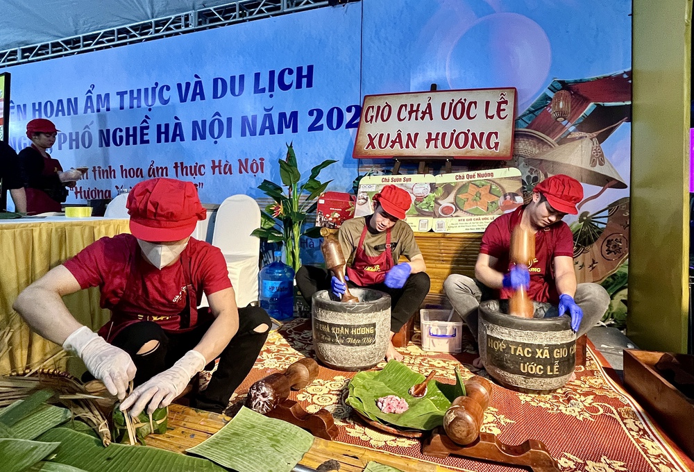 Trải nghiệm ẩm thực và thủ công mỹ nghệ độc đáo tại Hà Nội - Ảnh 15. Trải nghiệm ẩm thực và thủ công mỹ nghệ độc đáo tại Hà Nội - Ảnh 15.