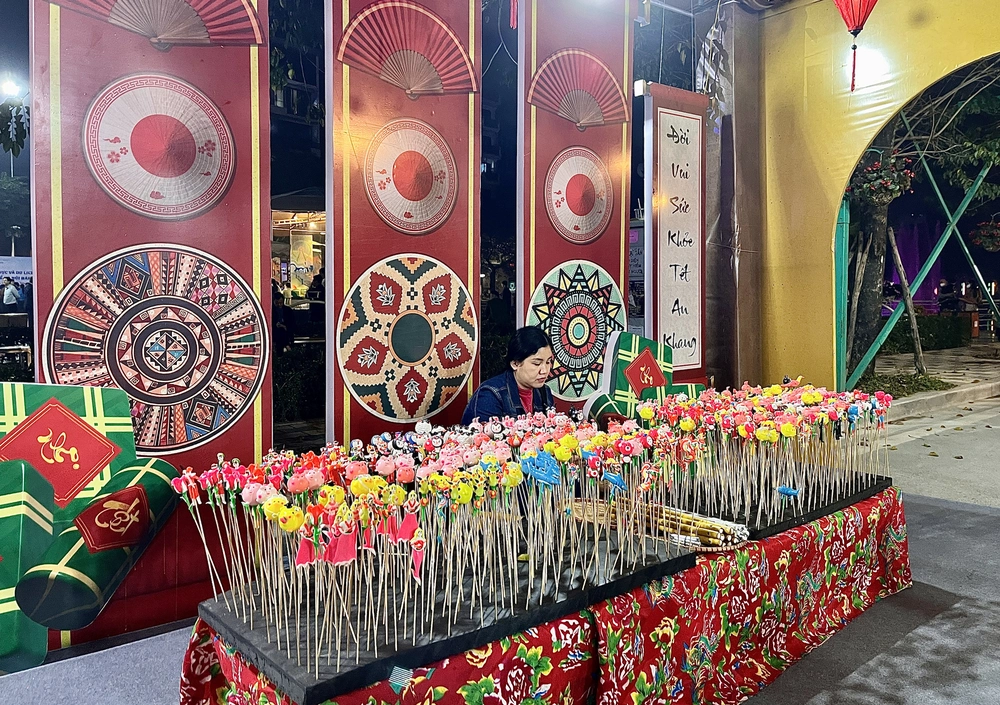 Trải nghiệm ẩm thực và thủ công mỹ nghệ độc đáo tại Hà Nội - Ảnh 8. Trải nghiệm ẩm thực và thủ công mỹ nghệ độc đáo tại Hà Nội - Ảnh 8.