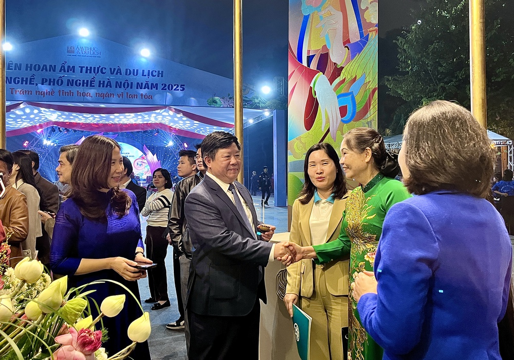 Khai mạc Liên hoan Ẩm thực và Du lịch Làng nghề, Phố nghề Hà Nội 2025 - Ảnh 5. Khai mạc Liên hoan Ẩm thực và Du lịch Làng nghề, Phố nghề Hà Nội 2025 - Ảnh 5.