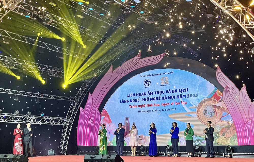Khai mạc Liên hoan Ẩm thực và Du lịch Làng nghề, Phố nghề Hà Nội 2025 - Ảnh 3. Khai mạc Liên hoan Ẩm thực và Du lịch Làng nghề, Phố nghề Hà Nội 2025 - Ảnh 3.