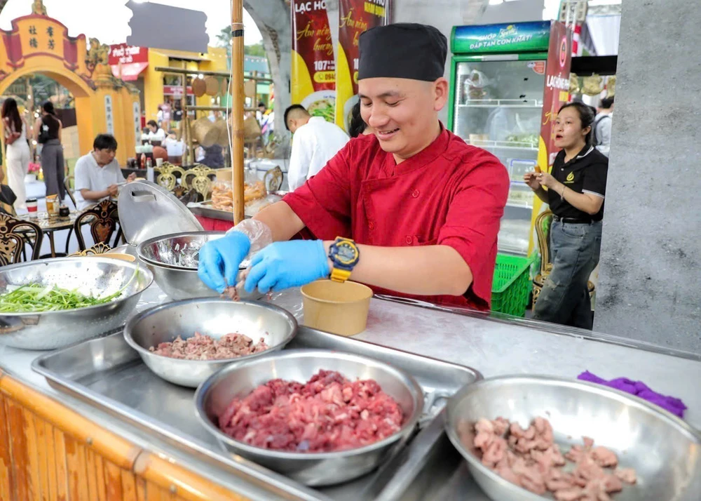 Ngày của phở (12/12): &quot;Viết&quot; nên di sản, tạo nên bản sắc - Ảnh 2.