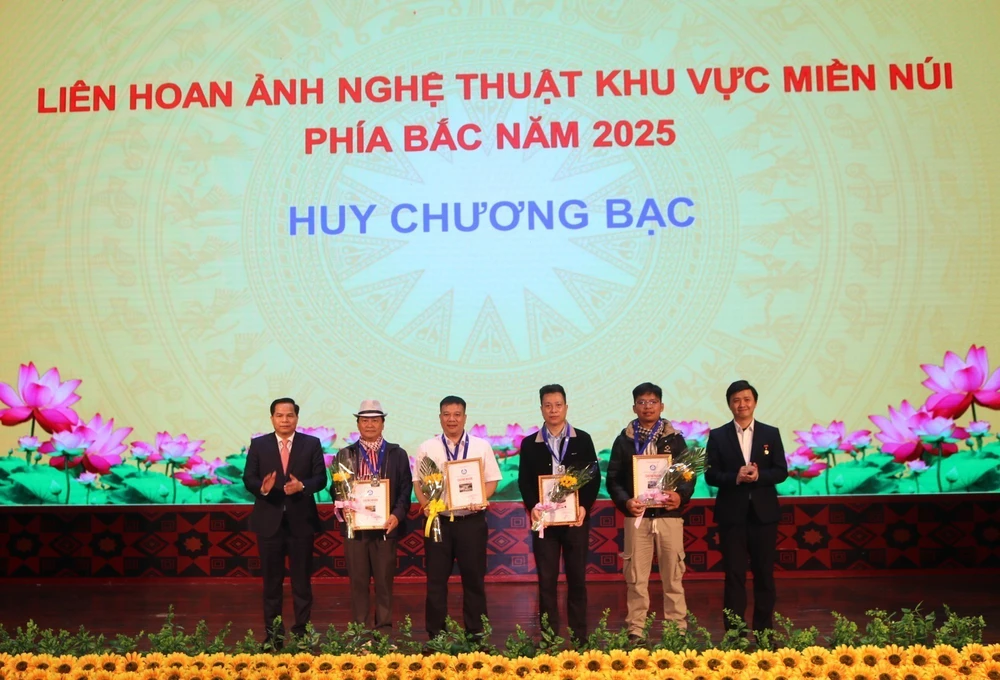 Liên hoan Ảnh nghệ thuật khu vực Miền núi phía Bắc lần thứ 24 - Ảnh 3.