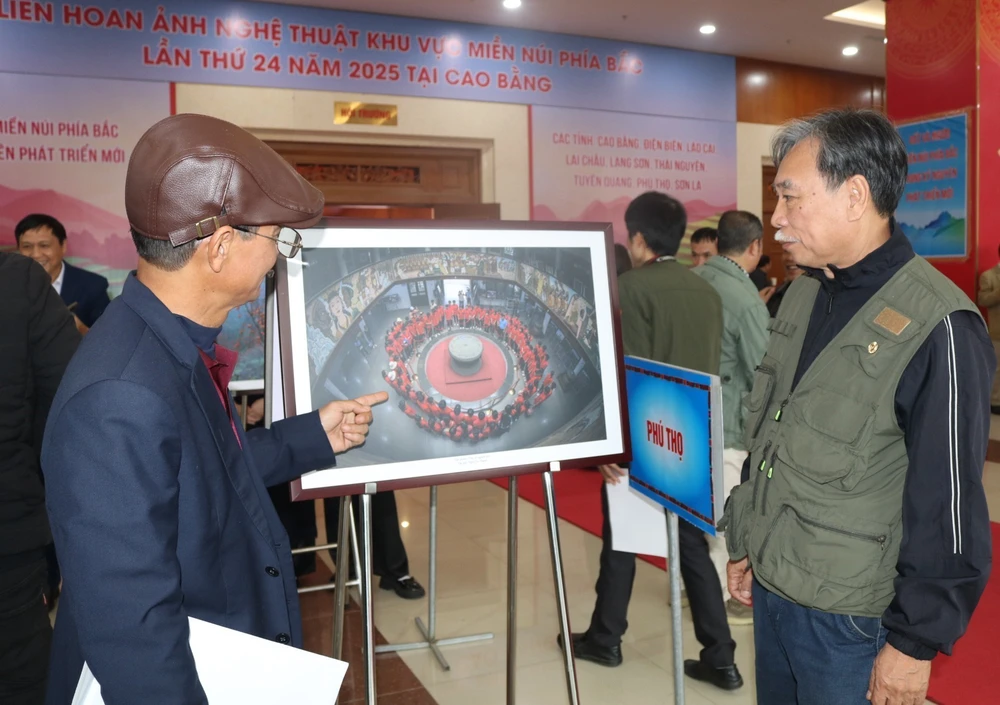 Liên hoan Ảnh nghệ thuật khu vực Miền núi phía Bắc lần thứ 24 - Ảnh 4.