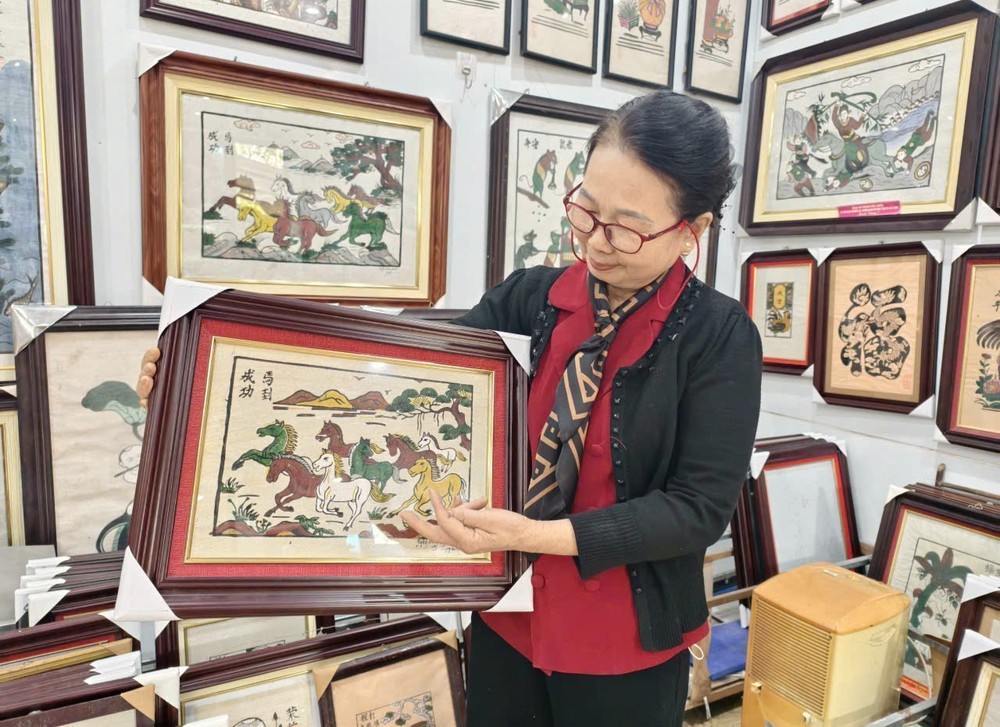 Nữ nghệ nhân gìn giữ, phát triển làng nghề làm tranh dân gian Đông Hồ (Bắc Ninh) - Ảnh 1.