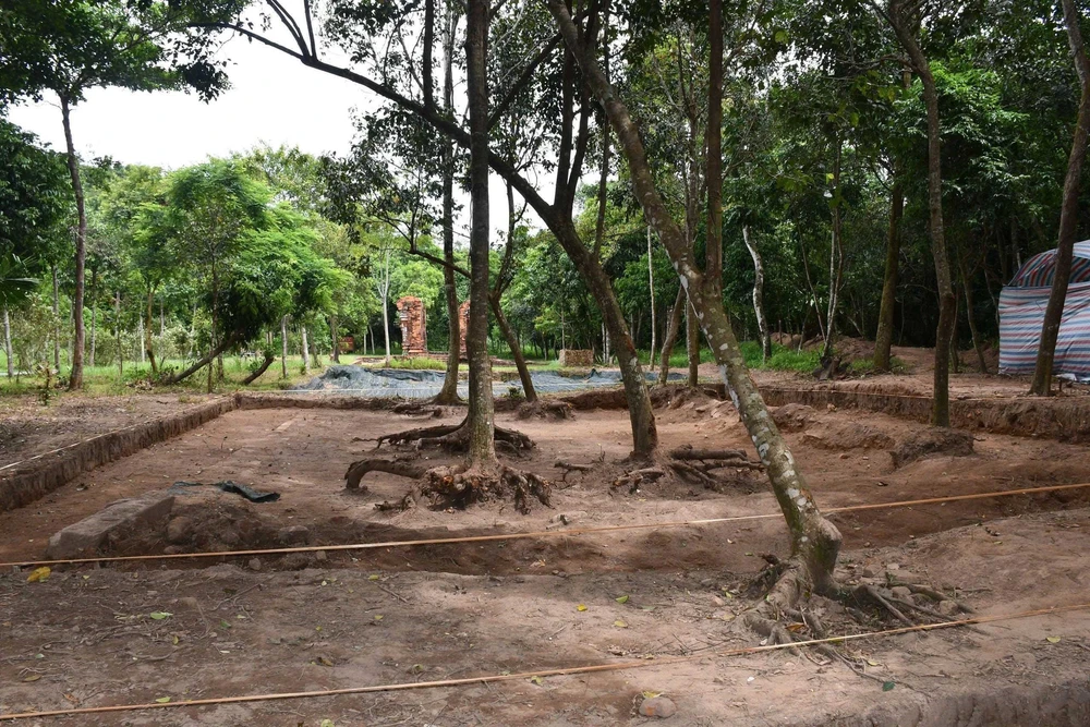 Phát hiện con đường cổ, niên đại hàng nghìn năm tại Di sản Mỹ Sơn - Ảnh 7.