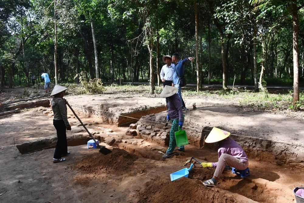 Phát hiện con đường cổ, niên đại hàng nghìn năm tại Di sản Mỹ Sơn - Ảnh 6.