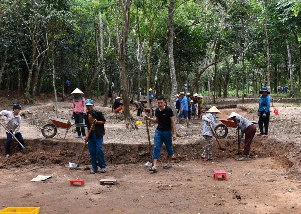 Phát hiện con đường cổ, niên đại hàng nghìn năm tại Di sản Mỹ Sơn - Ảnh 1.