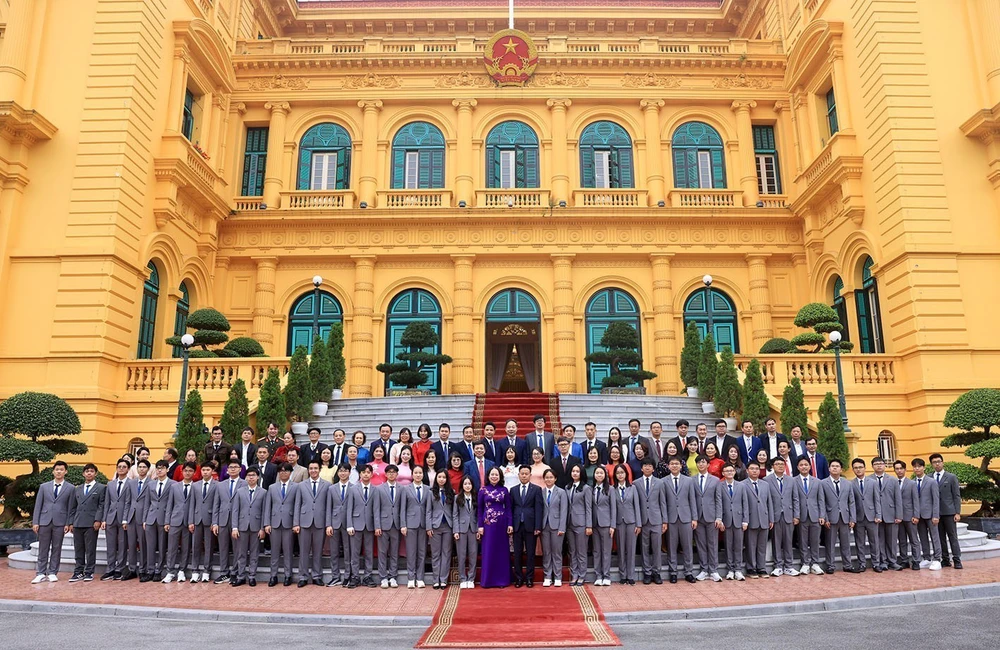 Phó Chủ tịch nước trao Huân chương Lao động cho các học sinh đoạt giải Olympic và Khoa học kỹ thuật quốc tế năm 2025 - Ảnh 6.
