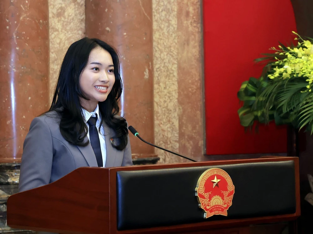 Phó Chủ tịch nước trao Huân chương Lao động cho các học sinh đoạt giải Olympic và Khoa học kỹ thuật quốc tế - Ảnh 6.