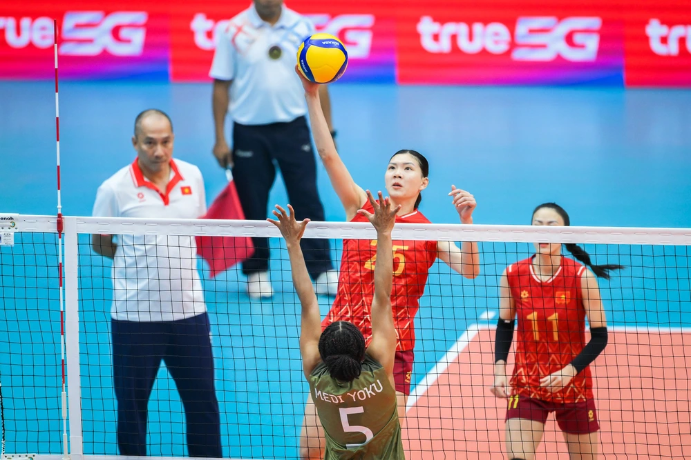 Tuyển bóng chuyền nữ Việt Nam toàn thắng ở vòng bảng, gặp Philippines ở bán kết SEA Games 2025 - Ảnh 1.