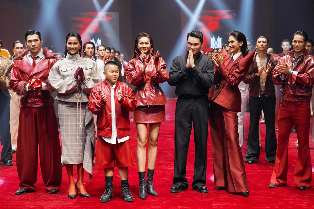 Thanh Hằng tất bật chạy show, trở lại sàn diễn đọ sắc H’Hen Niê - Ảnh 4. Thanh Hằng tất bật chạy show, trở lại sàn diễn đọ sắc H’Hen Niê - Ảnh 4.