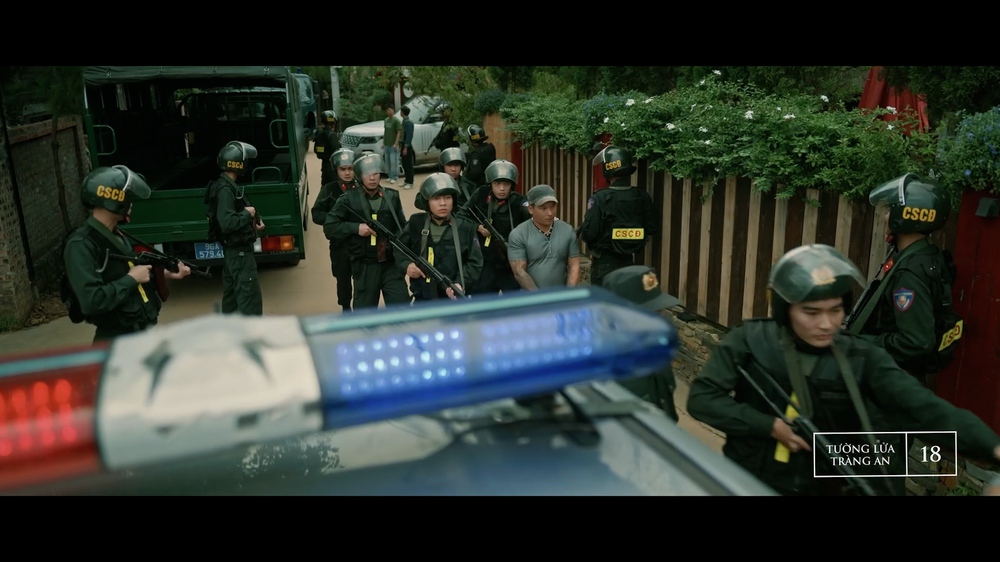 Phim "Tường lửa Tràng An": Công an Thủ đô xuất hiện trong loạt cảnh hành động và nghiệp vụ - Ảnh 4. Phim "Tường lửa Tràng An": Công an Thủ đô xuất hiện trong loạt cảnh hành động và nghiệp vụ - Ảnh 4.