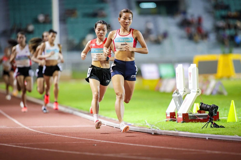 TRỰC TIẾP SEA Games 2025 hôm nay 13/12: Nguyễn Thị Oanh vô đối đường chạy 5000m - Ảnh 2. TRỰC TIẾP SEA Games 2025 hôm nay 13/12: Nguyễn Thị Oanh vô đối đường chạy 5000m - Ảnh 2.