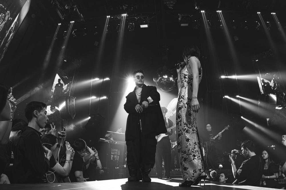 Gigi Hương Giang được Hà Hồ ủng hộ tại The Records 5 - Ảnh 2. Gigi Hương Giang được Hà Hồ ủng hộ tại The Records 5 - Ảnh 2.