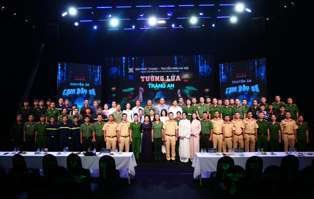 Phim "Tường lửa Tràng An": Công an Thủ đô xuất hiện trong loạt cảnh hành động và nghiệp vụ - Ảnh 6. Phim "Tường lửa Tràng An": Công an Thủ đô xuất hiện trong loạt cảnh hành động và nghiệp vụ - Ảnh 6.