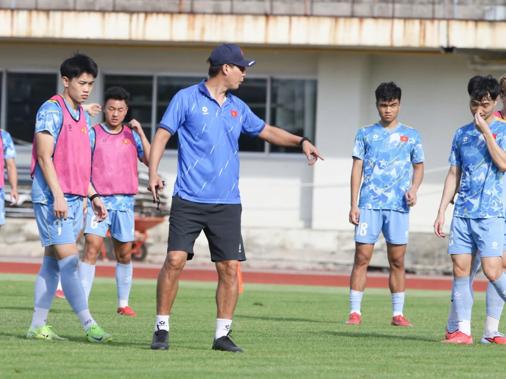 Tin nóng bóng đá Việt Nam hôm nay 14/12: U22 Việt Nam chuẩn bị tốt cho trận bán kết SEA Games 33; Công Phượng ghi bàn cho CLB Đồng Nai - Ảnh 1. Tin nóng bóng đá Việt Nam hôm nay 14/12: U22 Việt Nam chuẩn bị tốt cho trận bán kết SEA Games 33; Công Phượng ghi bàn cho CLB Đồng Nai - Ảnh 1.