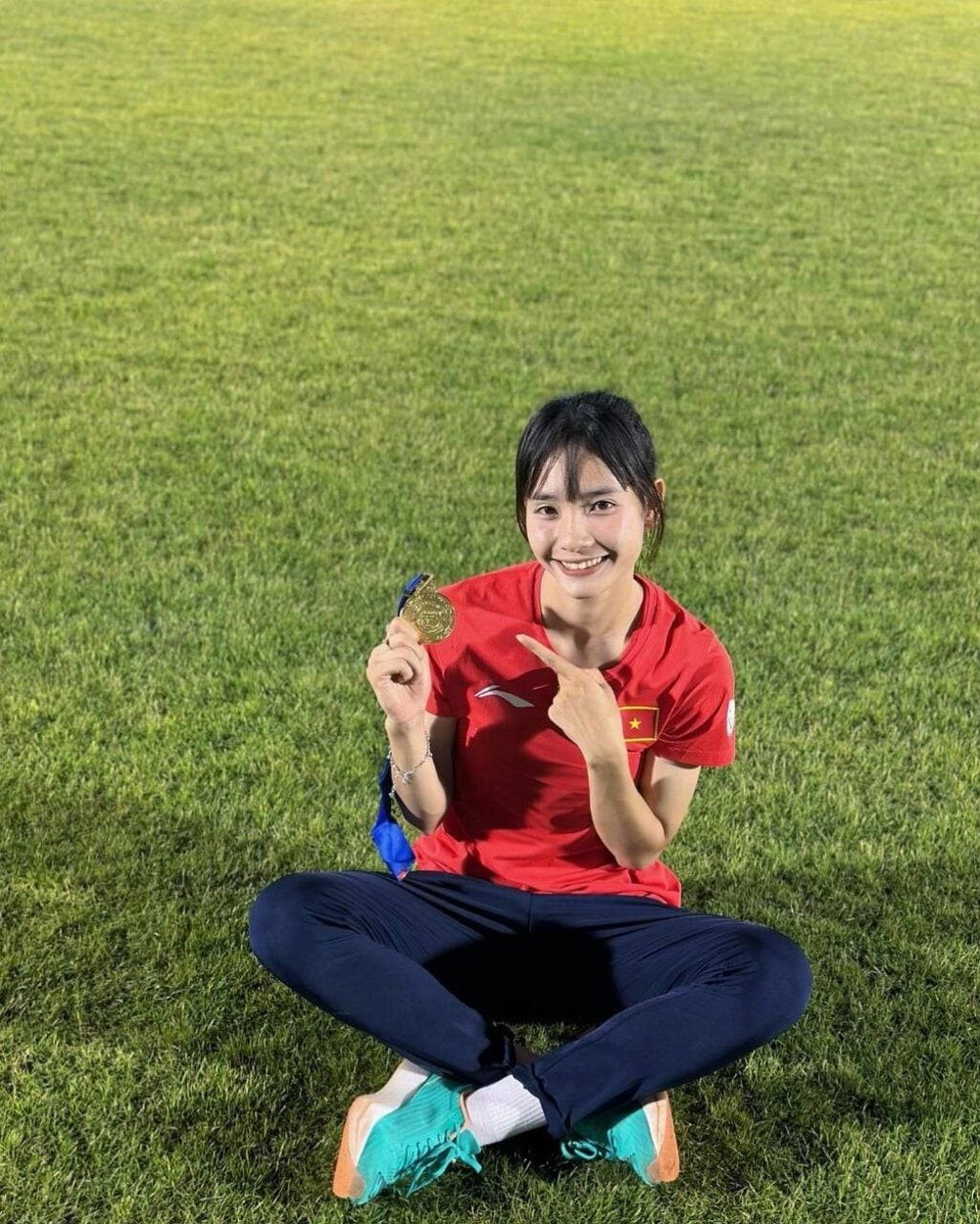 Truyền thông Thái Lan phát sốt với nhan sắc VĐV Việt Nam tại SEA Games 2025, ví là 'nàng tiên điền kinh' - Ảnh 6. Truyền thông Thái Lan phát sốt với nhan sắc VĐV Việt Nam tại SEA Games 2025, ví là 'nàng tiên điền kinh' - Ảnh 6.