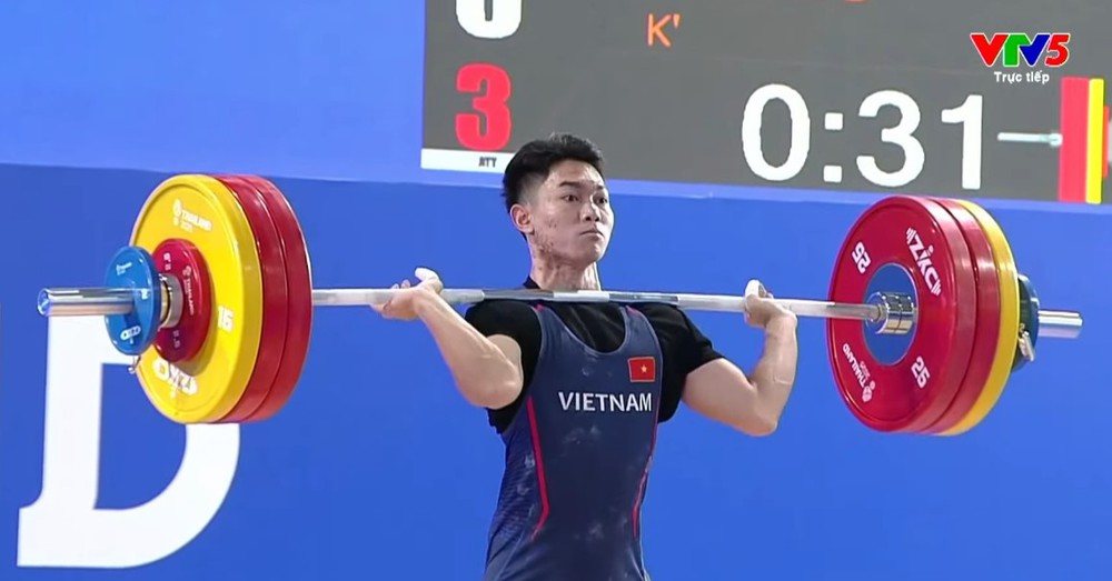 VĐV cử tạ 19 tuổi của Việt Nam giành huy chương tại SEA Games 2025 - Ảnh 1. VĐV cử tạ 19 tuổi của Việt Nam giành huy chương tại SEA Games 2025 - Ảnh 1.