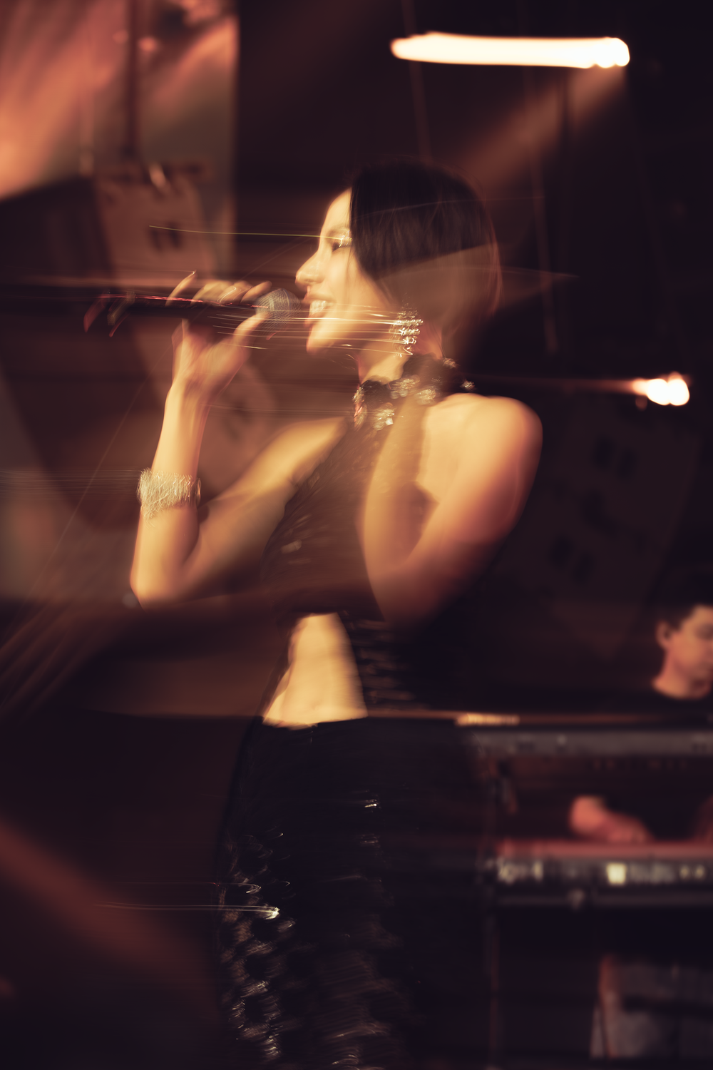 Gigi Hương Giang được Hà Hồ ủng hộ tại The Records 5 - Ảnh 4. Gigi Hương Giang được Hà Hồ ủng hộ tại The Records 5 - Ảnh 4.