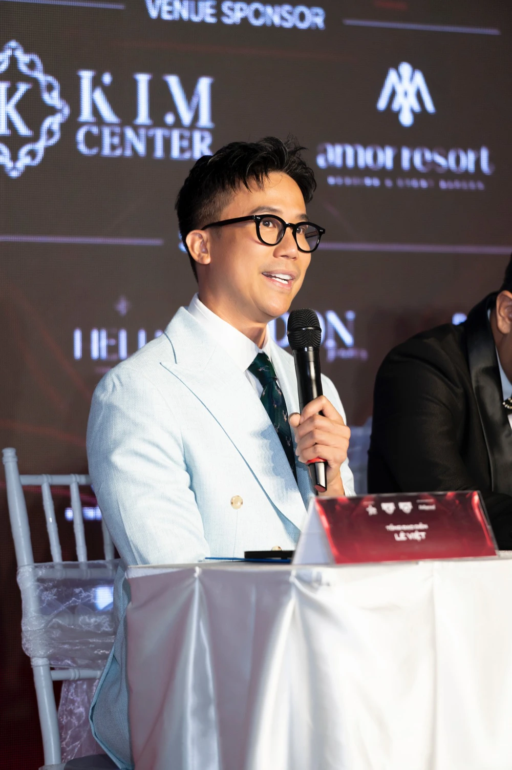 Đạo diễn Lê Việt tiết lộ áp lực khi dàn dựng Manhunt Vietnam - Ảnh 1. Đạo diễn Lê Việt tiết lộ áp lực khi dàn dựng Manhunt Vietnam - Ảnh 1.