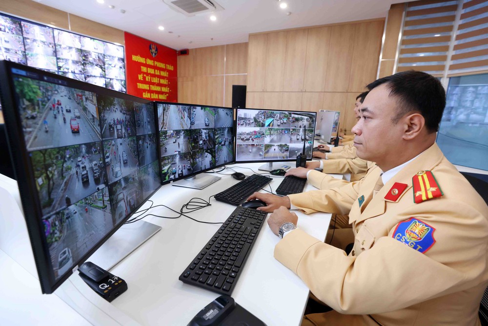 Hà Nội chính thức vận hành Trung tâm điều khiển giao thông thông minh - Ảnh 1. Hà Nội chính thức vận hành Trung tâm điều khiển giao thông thông minh - Ảnh 1.