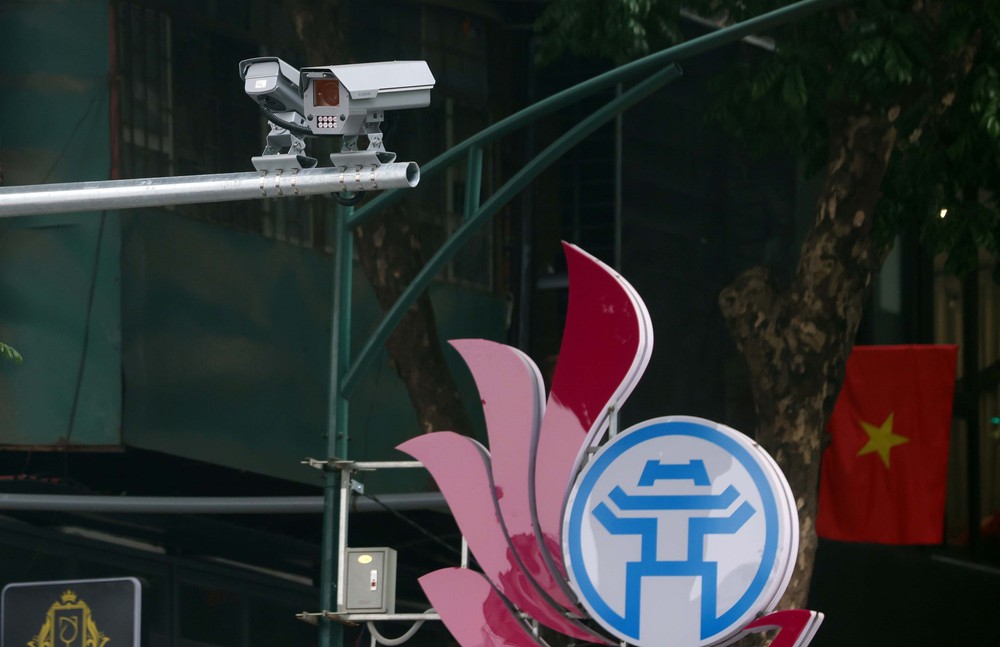 Công an Hà Nội bắt đầu triển khai xử phạt các lỗi vi phạm giao thông qua hệ thống Camera AI - Ảnh 8. Công an Hà Nội bắt đầu triển khai xử phạt các lỗi vi phạm giao thông qua hệ thống Camera AI - Ảnh 8.