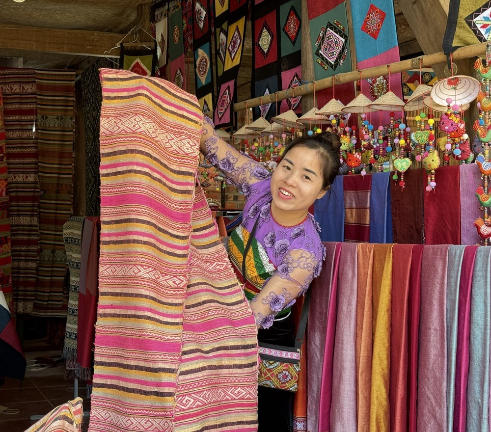 Giữ hồn thổ cẩm giữa đại ngàn Pù Luông - Ảnh 3. Giữ hồn thổ cẩm giữa đại ngàn Pù Luông - Ảnh 3.