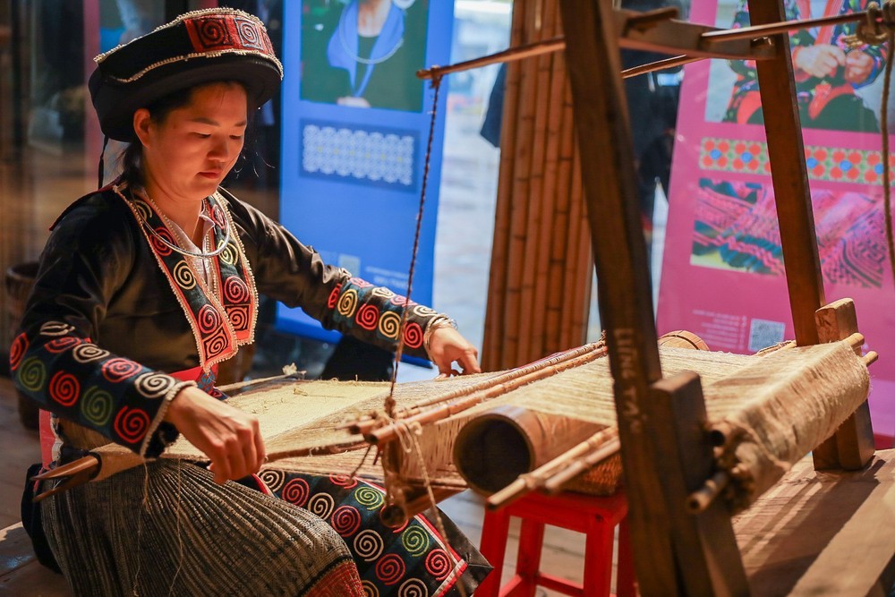 Hà Nội: Ngày hội văn hoá Mông 2025 - Ảnh 4. Hà Nội: Ngày hội văn hoá Mông 2025 - Ảnh 4.