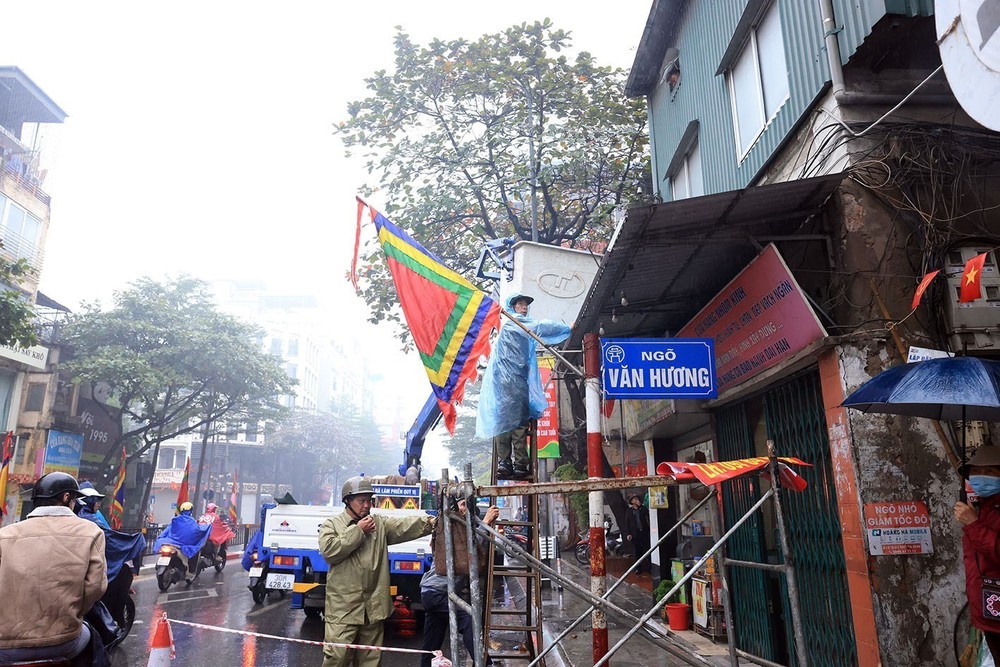 Hà Nội ra quân triển khai lập lại trật tự, kỷ cương, văn minh đô thị trên địa bàn thành phố - Ảnh 7. Hà Nội ra quân triển khai lập lại trật tự, kỷ cương, văn minh đô thị trên địa bàn thành phố - Ảnh 7.