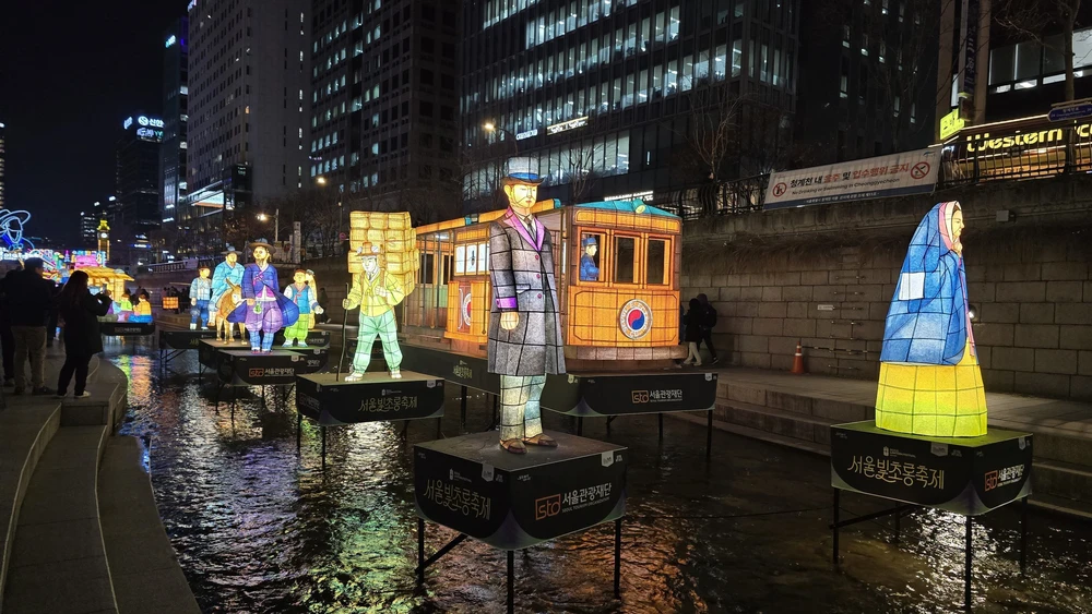 Rực rỡ Lễ hội đèn lồng Seoul 2025 - Ảnh 6. Rực rỡ Lễ hội đèn lồng Seoul 2025 - Ảnh 6.