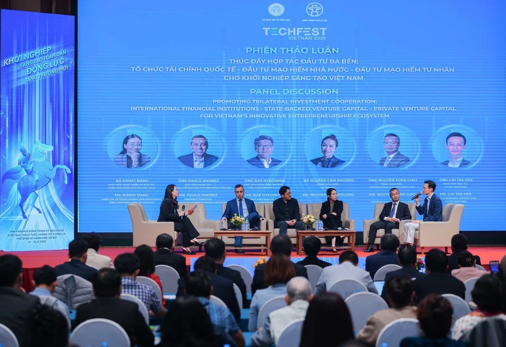Techfest Việt Nam 2025: Bảy nhóm công nghệ chiến lược để Hà Nội trở thành trung tâm đổi mới sáng tạo - Ảnh 3. Techfest Việt Nam 2025: Bảy nhóm công nghệ chiến lược để Hà Nội trở thành trung tâm đổi mới sáng tạo - Ảnh 3.
