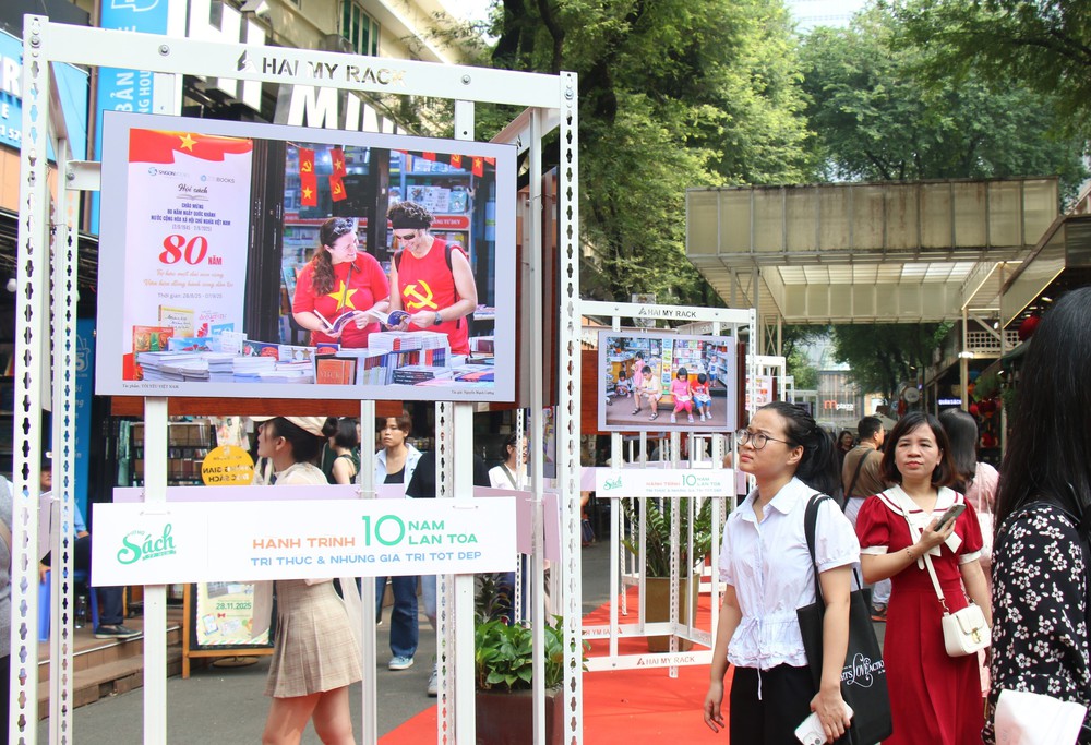Đường sách Thành phố Hồ Chí Minh: Hành trình 10 năm lan tỏa văn hóa đọc - Ảnh 3. Đường sách Thành phố Hồ Chí Minh: Hành trình 10 năm lan tỏa văn hóa đọc - Ảnh 3.
