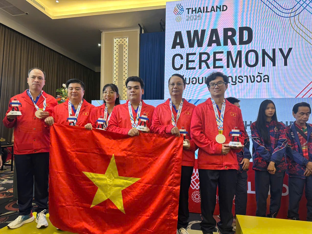 TRỰC TIẾP SEA Games 2025 hôm nay 13/12: Cờ Việt Nam giành HCB - Ảnh 2. TRỰC TIẾP SEA Games 2025 hôm nay 13/12: Cờ Việt Nam giành HCB - Ảnh 2.