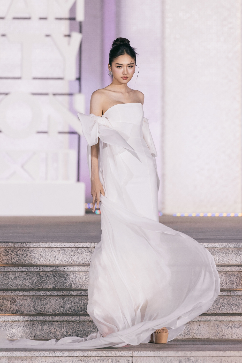 BST thời trang tôn vinh những minh tinh điện ảnh, lấy cảm hứng từ thần thoại Hy Lạp - Ảnh 4. BST thời trang tôn vinh những minh tinh điện ảnh, lấy cảm hứng từ thần thoại Hy Lạp - Ảnh 4.