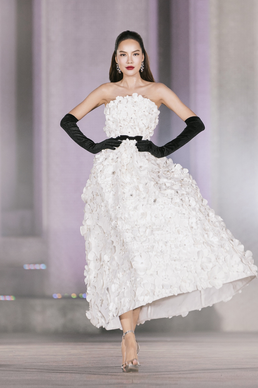 BST thời trang tôn vinh những minh tinh điện ảnh, lấy cảm hứng từ thần thoại Hy Lạp - Ảnh 5. BST thời trang tôn vinh những minh tinh điện ảnh, lấy cảm hứng từ thần thoại Hy Lạp - Ảnh 5.