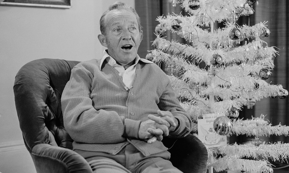 Album "Ultimate Christmas" của Bing Crosby: Chuẩn mực âm nhạc Giáng sinh mọi thời đại - Ảnh 1. Album "Ultimate Christmas" của Bing Crosby: Chuẩn mực âm nhạc Giáng sinh mọi thời đại - Ảnh 1.