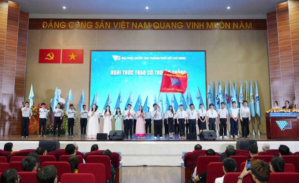 Đại học Quốc gia TP.HCM không bắt buộc thí sinh dự thi Đánh giá năng lực để được xét tuyển - Ảnh 1. Đại học Quốc gia TP.HCM không bắt buộc thí sinh dự thi Đánh giá năng lực để được xét tuyển - Ảnh 1.