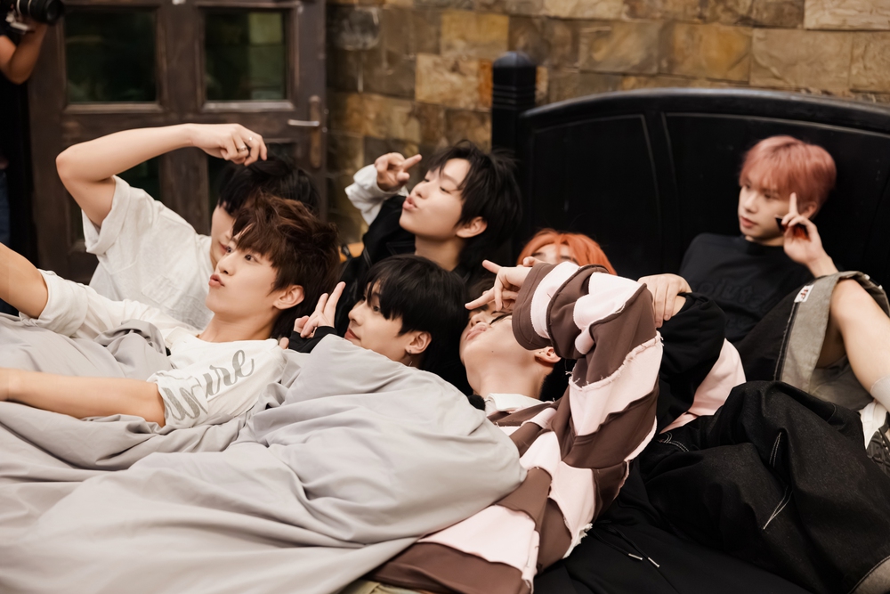 “Tân binh toàn năng” phải đối đầu nhóm nhạc TEMPEST trước thềm debut - Ảnh 3. “Tân binh toàn năng” phải đối đầu nhóm nhạc TEMPEST trước thềm debut - Ảnh 3.