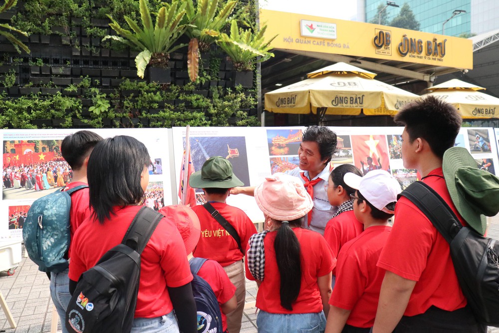 Nguyễn Á vững tin vào 80 năm lịch sử của đất nước - Ảnh 5. Nguyễn Á vững tin vào 80 năm lịch sử của đất nước - Ảnh 5.