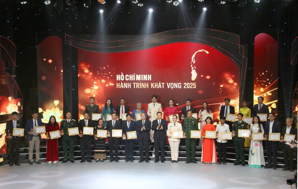 Giao lưu điển hình tiêu biểu học tập và làm theo Bác khu vực miền Trung - Tây Nguyên - Ảnh 6. Giao lưu điển hình tiêu biểu học tập và làm theo Bác khu vực miền Trung - Tây Nguyên - Ảnh 6.