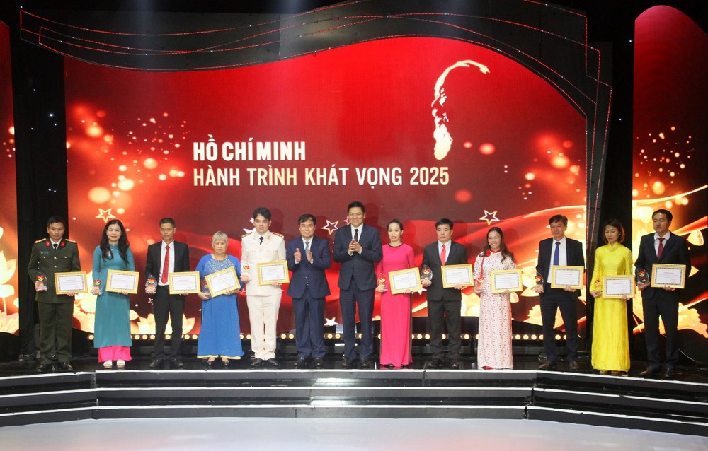 Giao lưu điển hình tiêu biểu học tập và làm theo Bác khu vực miền Trung - Tây Nguyên - Ảnh 5. Giao lưu điển hình tiêu biểu học tập và làm theo Bác khu vực miền Trung - Tây Nguyên - Ảnh 5.