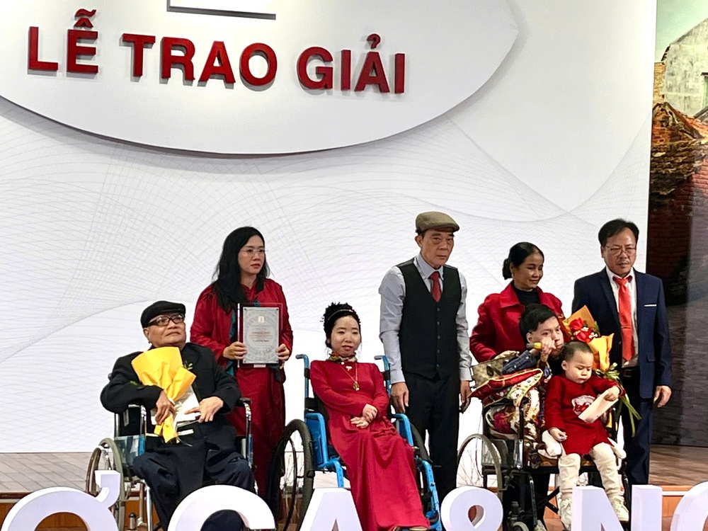 Tôn vinh những tiếng nói thơ ca thắp lên tình yêu nguồn cội - Ảnh 7. Tôn vinh những tiếng nói thơ ca thắp lên tình yêu nguồn cội - Ảnh 7.