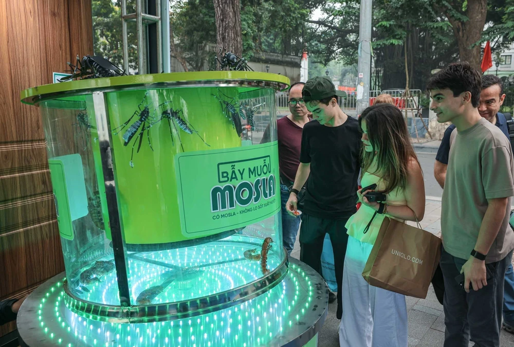 Phố đi bộ Hồ Gươm - khi văn hóa đồng hành cùng sáng tạo - Ảnh 1. Phố đi bộ Hồ Gươm - khi văn hóa đồng hành cùng sáng tạo - Ảnh 1.